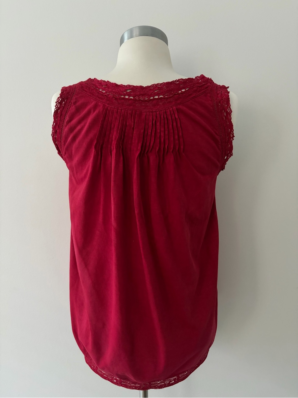 Sundance Berry Red Lace Yoke Pintuck Sleeveless Top XS Boho Peasant Romantic - Picture 4 of 7